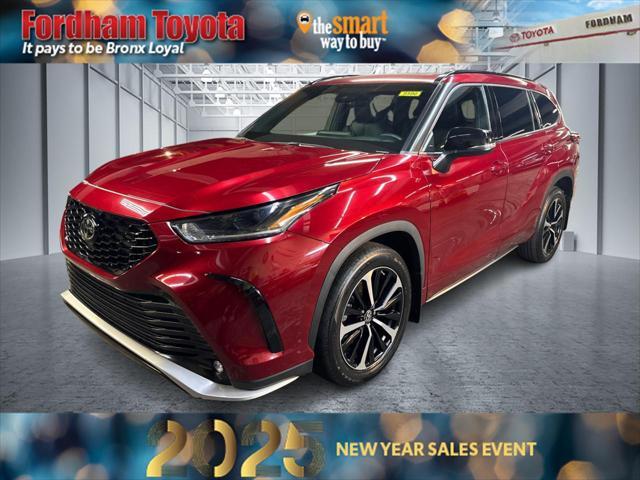 used 2022 Toyota Highlander car, priced at $38,799