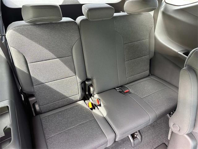 new 2025 Chevrolet Traverse car, priced at $40,995