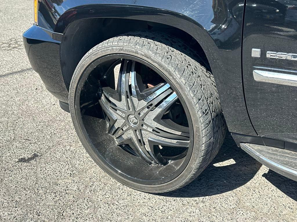 used 2008 Cadillac Escalade car, priced at $12,500