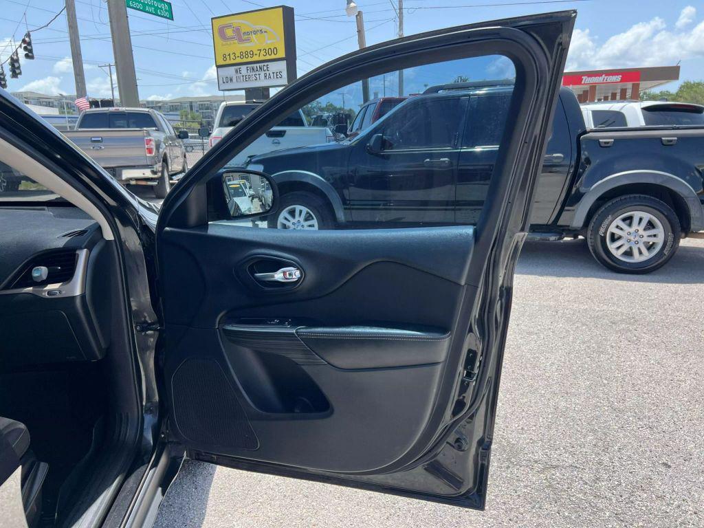 used 2016 Jeep Cherokee car, priced at $5,995