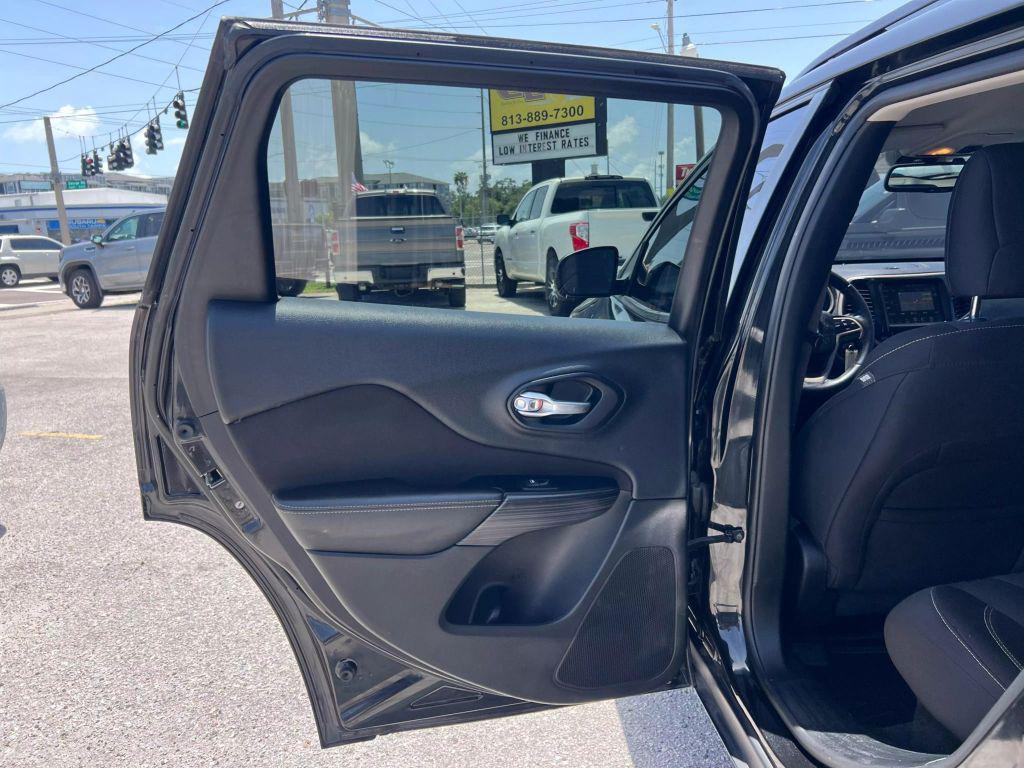 used 2016 Jeep Cherokee car, priced at $5,995