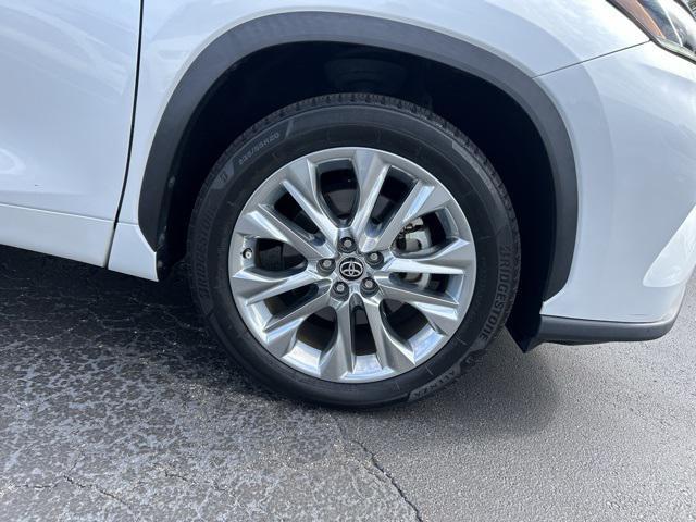 used 2022 Toyota Highlander car, priced at $36,000