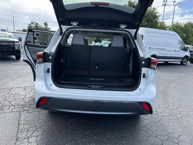 used 2022 Toyota Highlander car, priced at $36,000