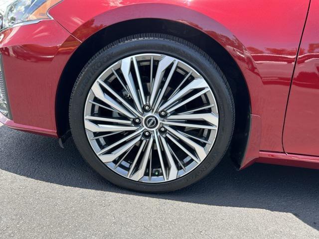 used 2023 Nissan Altima car, priced at $22,500