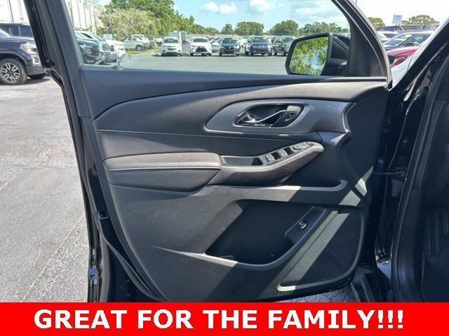 used 2023 Chevrolet Traverse car, priced at $28,849