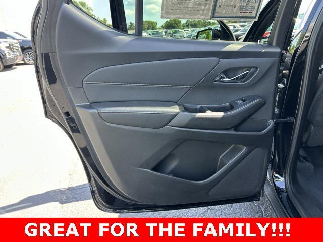 used 2023 Chevrolet Traverse car, priced at $28,849