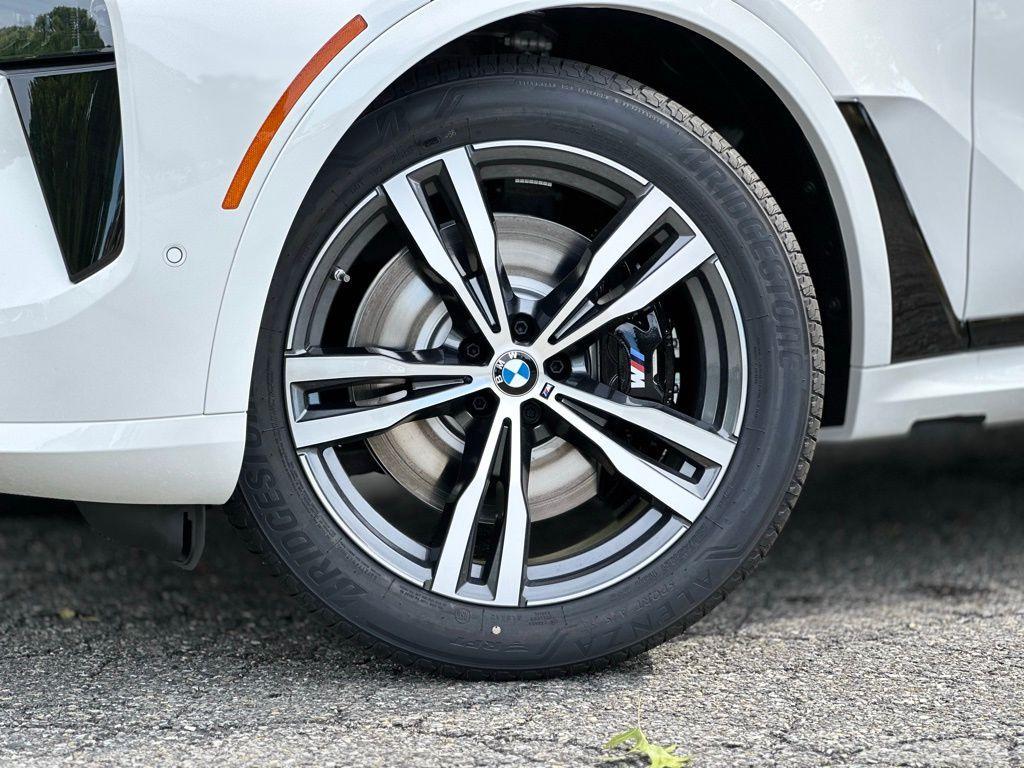 new 2026 BMW X7 car, priced at $123,155