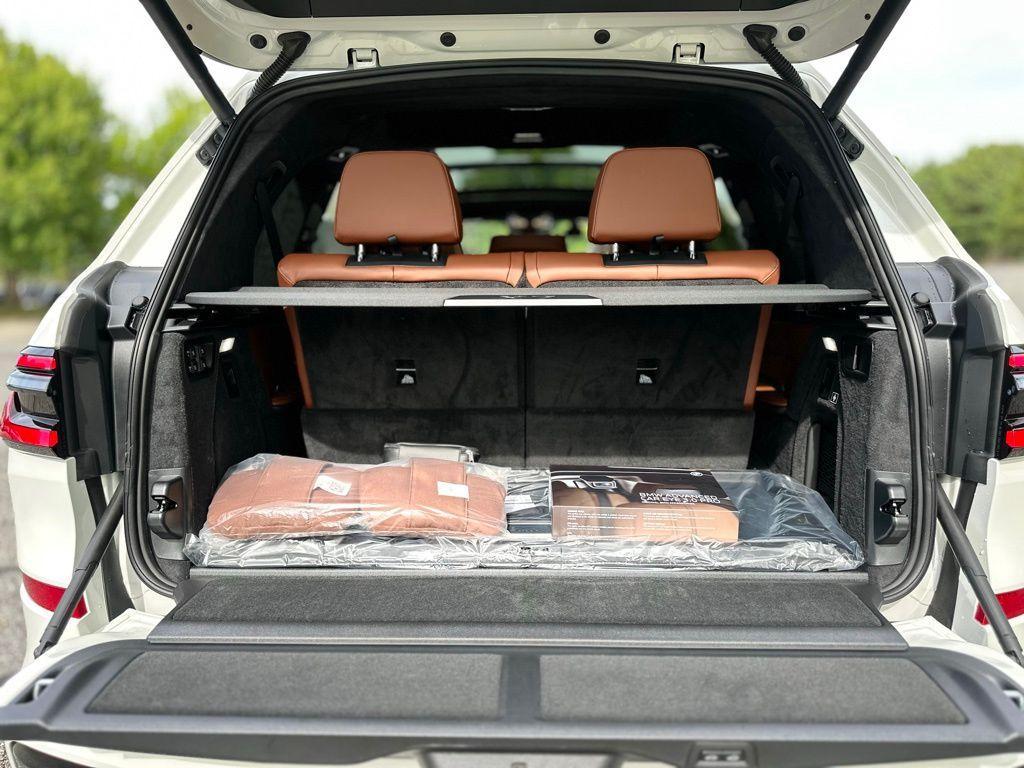 new 2026 BMW X7 car, priced at $123,155