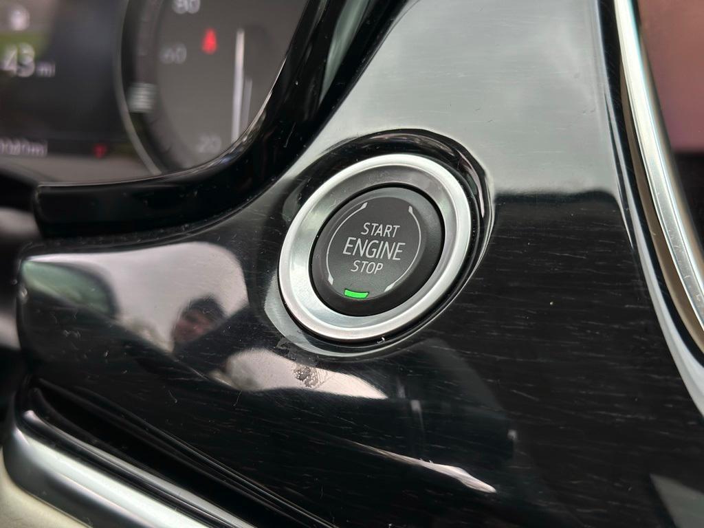 used 2023 Cadillac XT6 car, priced at $39,999