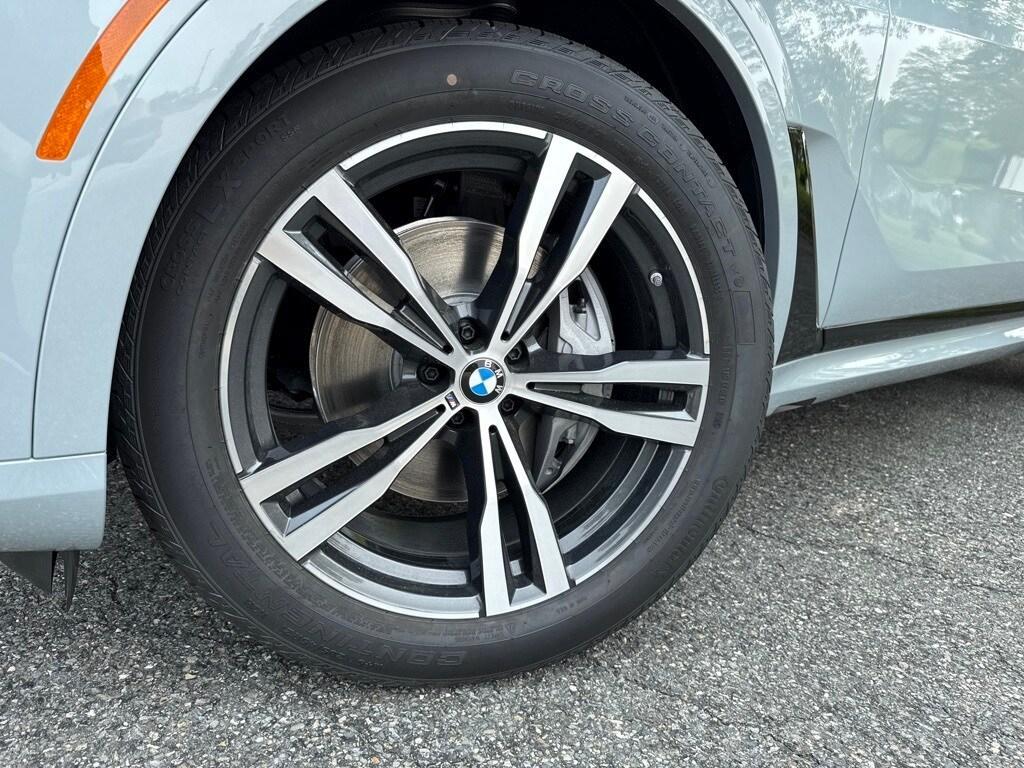new 2026 BMW X7 car, priced at $95,675