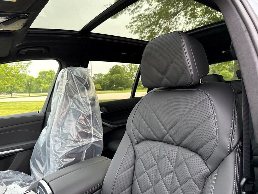 new 2026 BMW X7 car, priced at $95,675