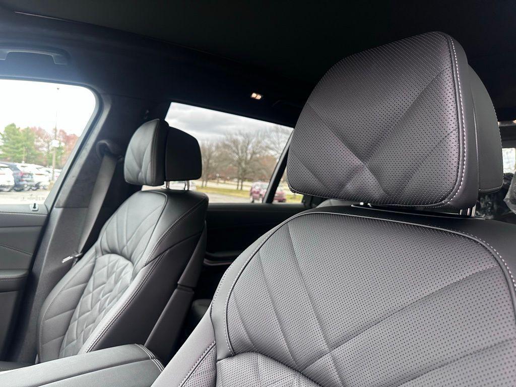 new 2026 BMW X7 car, priced at $97,030