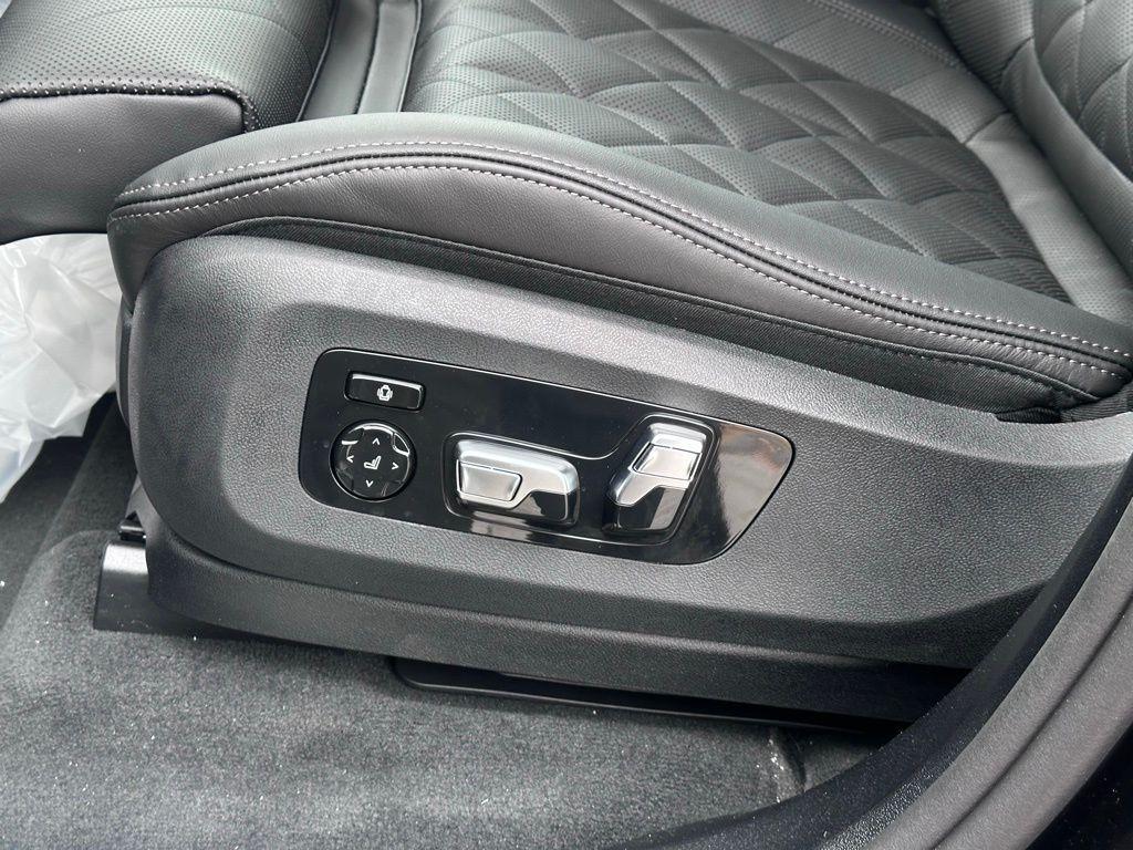 new 2026 BMW X7 car, priced at $97,030