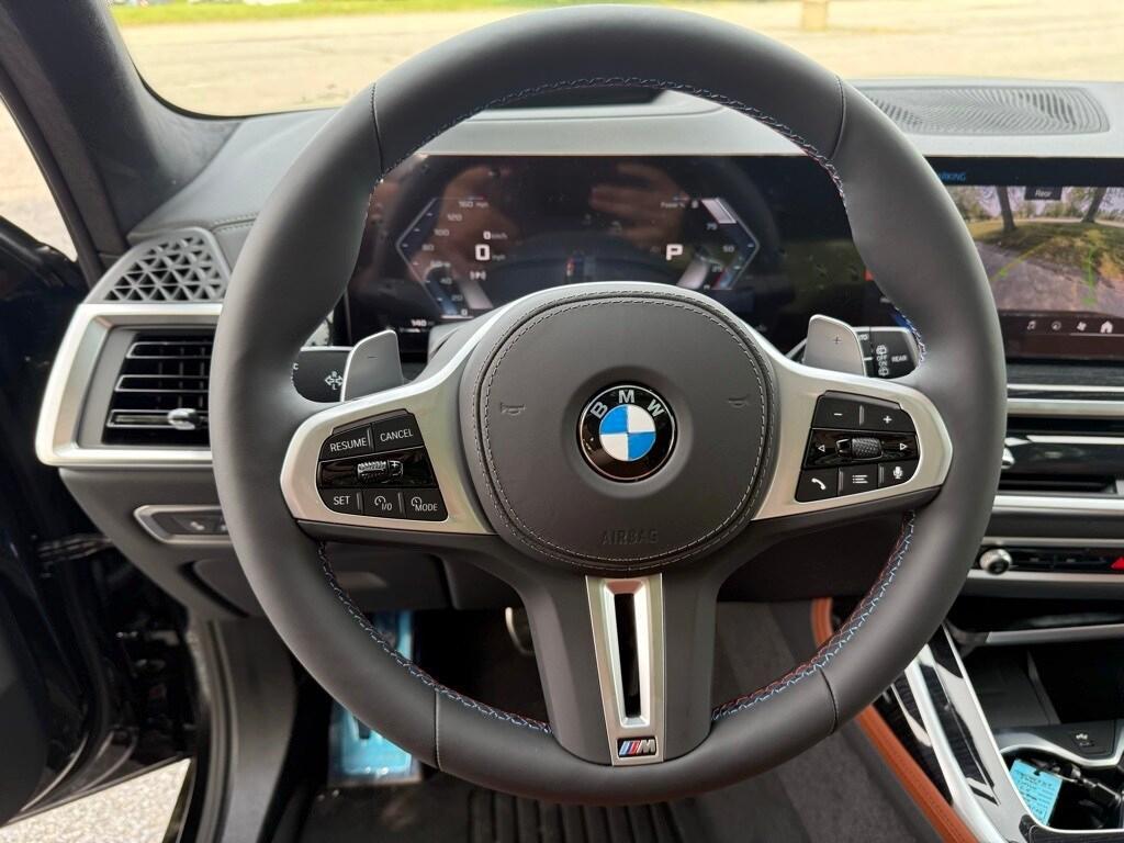 new 2025 BMW X7 car, priced at $118,925