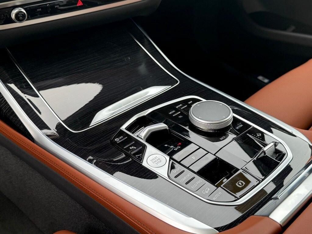 new 2025 BMW X7 car, priced at $118,925