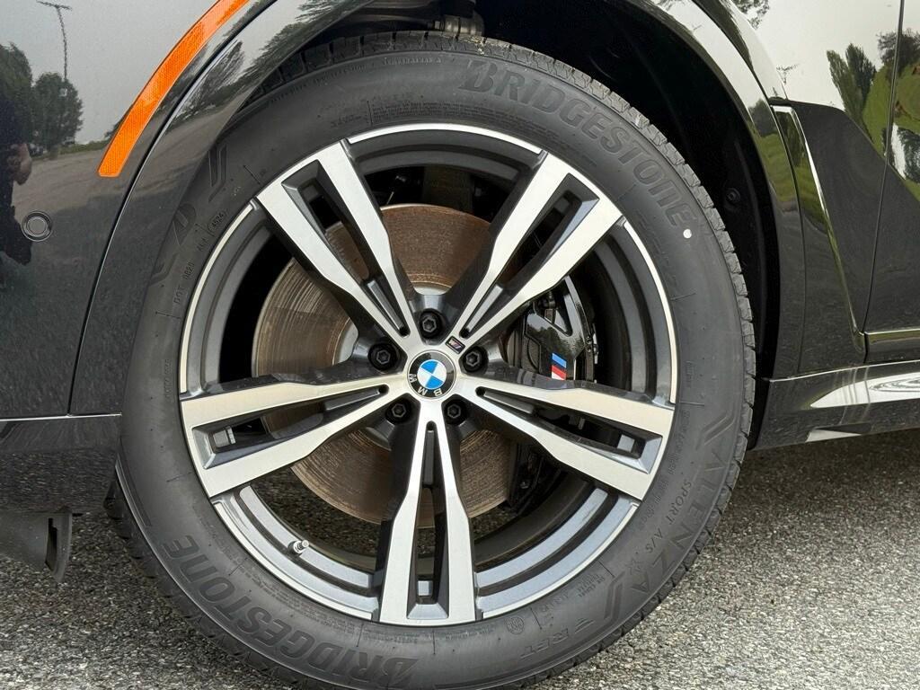 new 2025 BMW X7 car, priced at $118,925