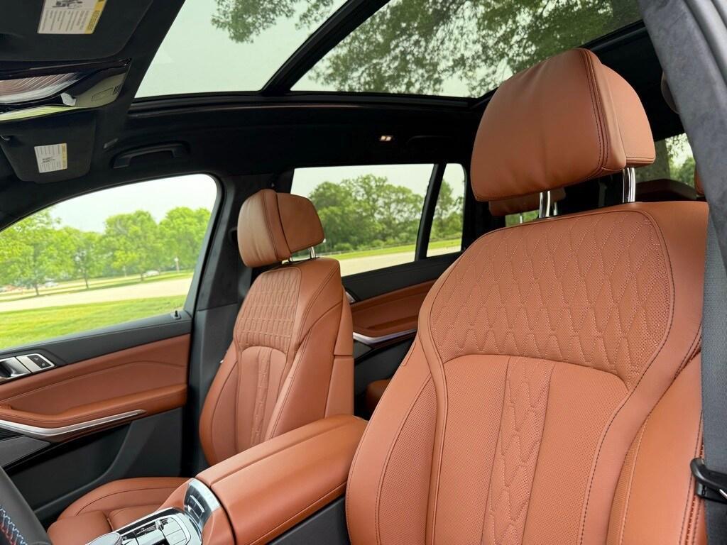 new 2025 BMW X7 car, priced at $118,925