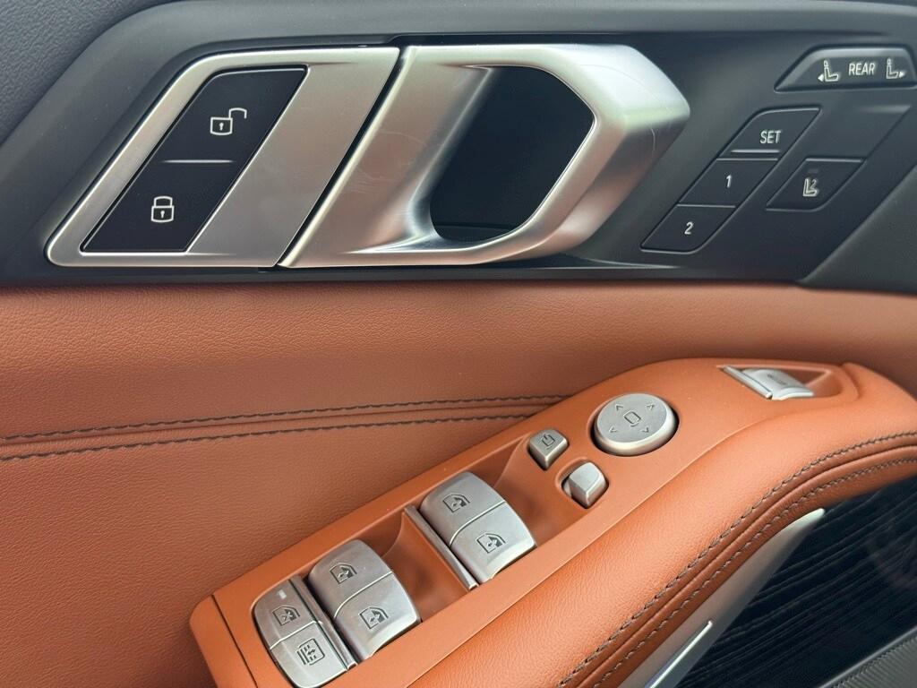 new 2025 BMW X7 car, priced at $118,925