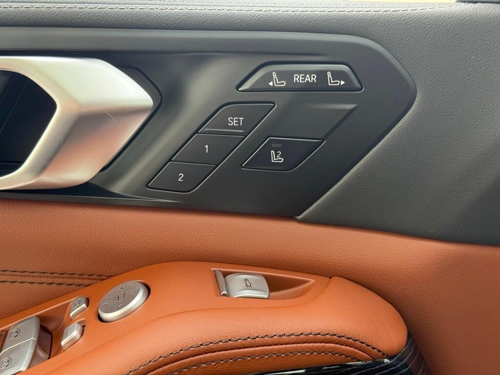 new 2025 BMW X7 car, priced at $118,925