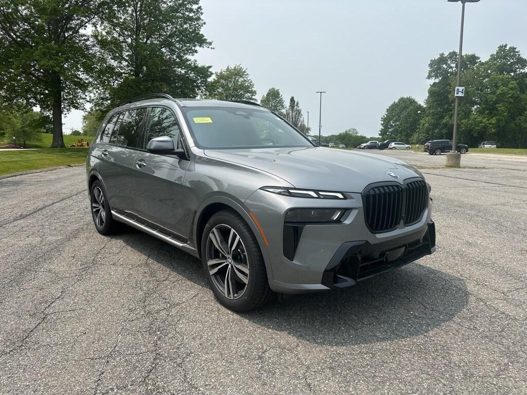new 2025 BMW X7 car, priced at $95,760