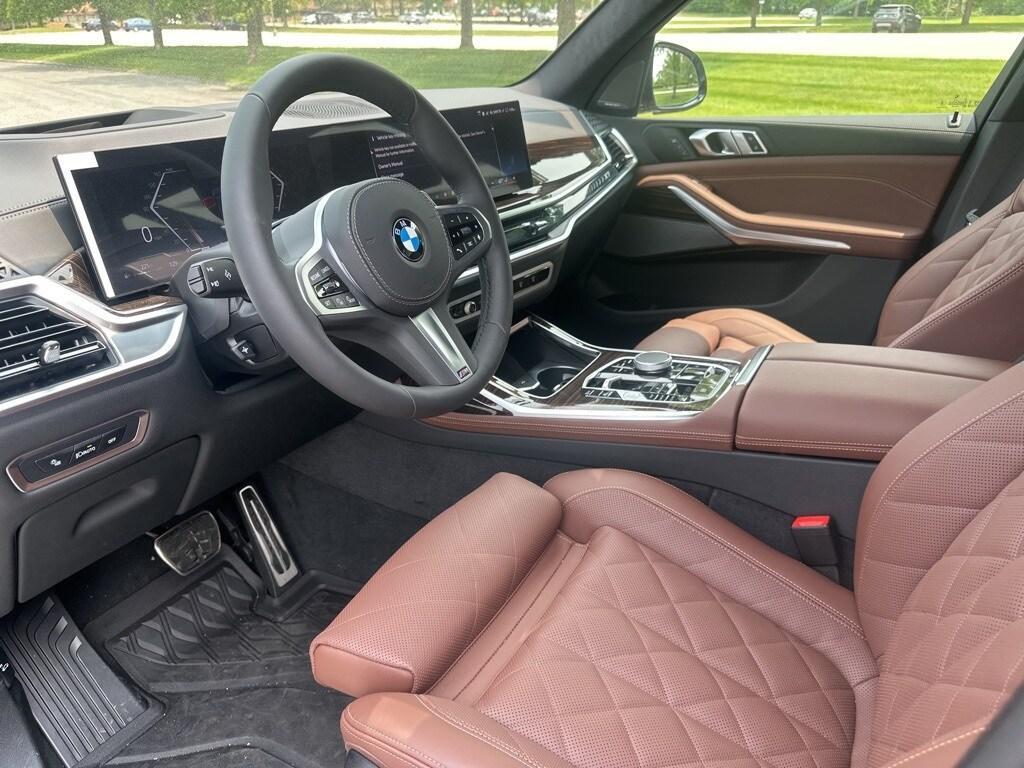 new 2025 BMW X7 car, priced at $95,760
