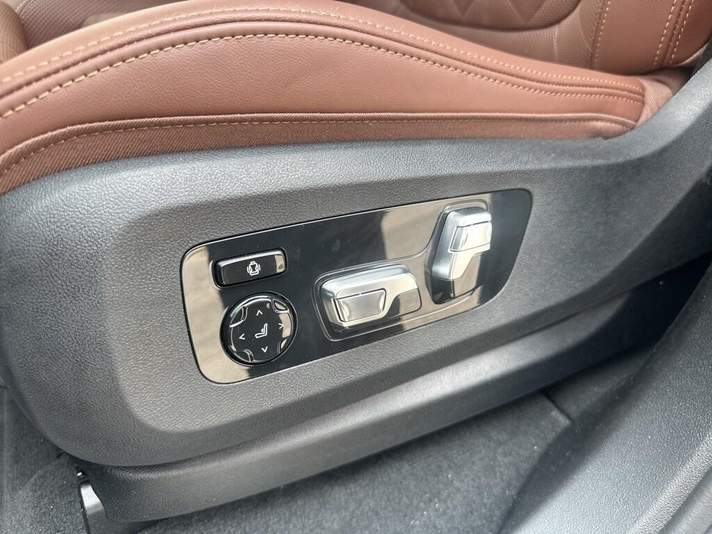 new 2025 BMW X7 car, priced at $95,760