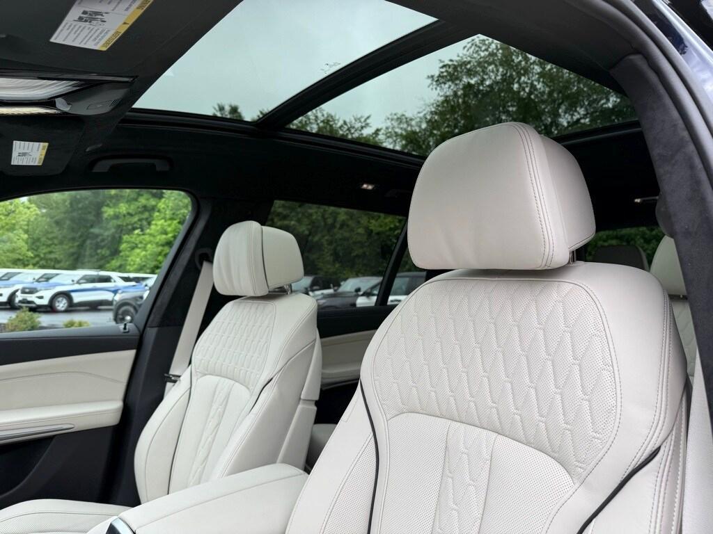 new 2025 BMW X7 car, priced at $119,975