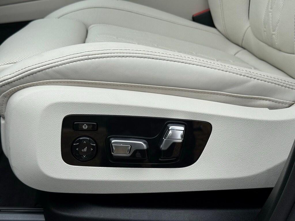 new 2025 BMW X7 car, priced at $119,975