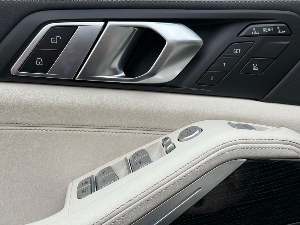 new 2025 BMW X7 car, priced at $119,975