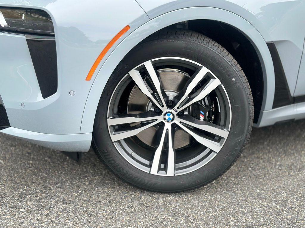 new 2026 BMW X7 car, priced at $100,680