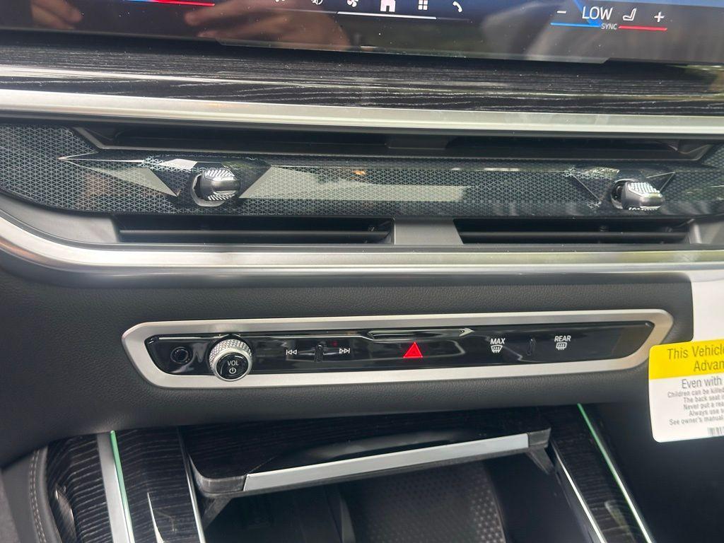 new 2026 BMW X7 car, priced at $100,680