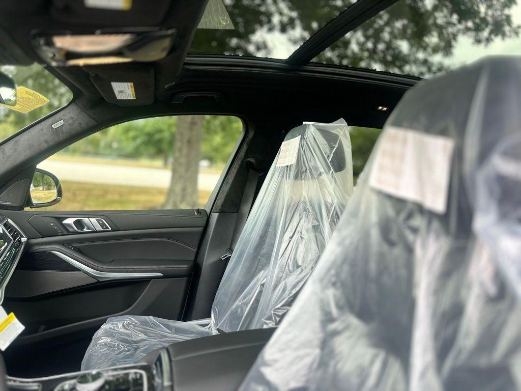 new 2026 BMW X7 car, priced at $100,680