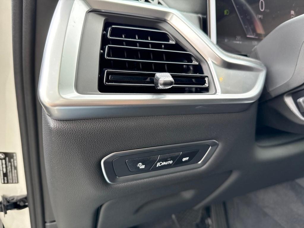 new 2026 BMW X7 car, priced at $90,490
