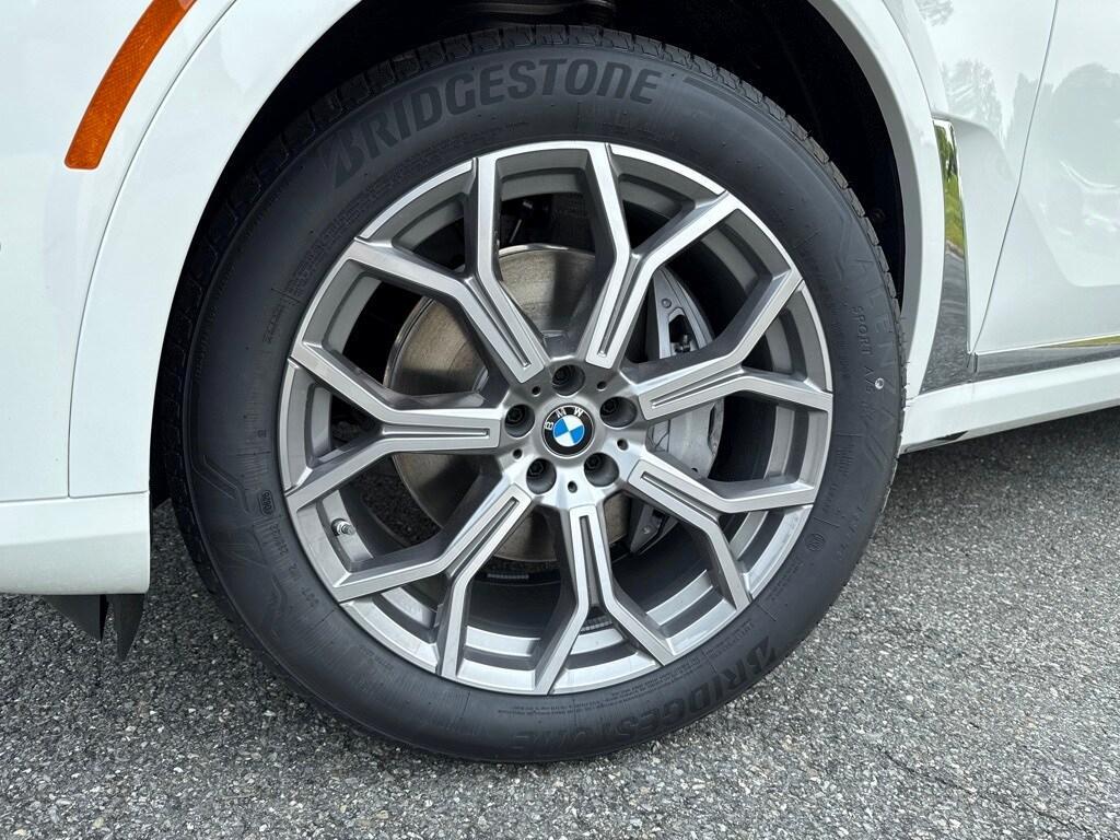 new 2026 BMW X7 car, priced at $90,490