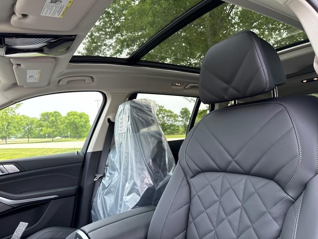 new 2026 BMW X7 car, priced at $90,490