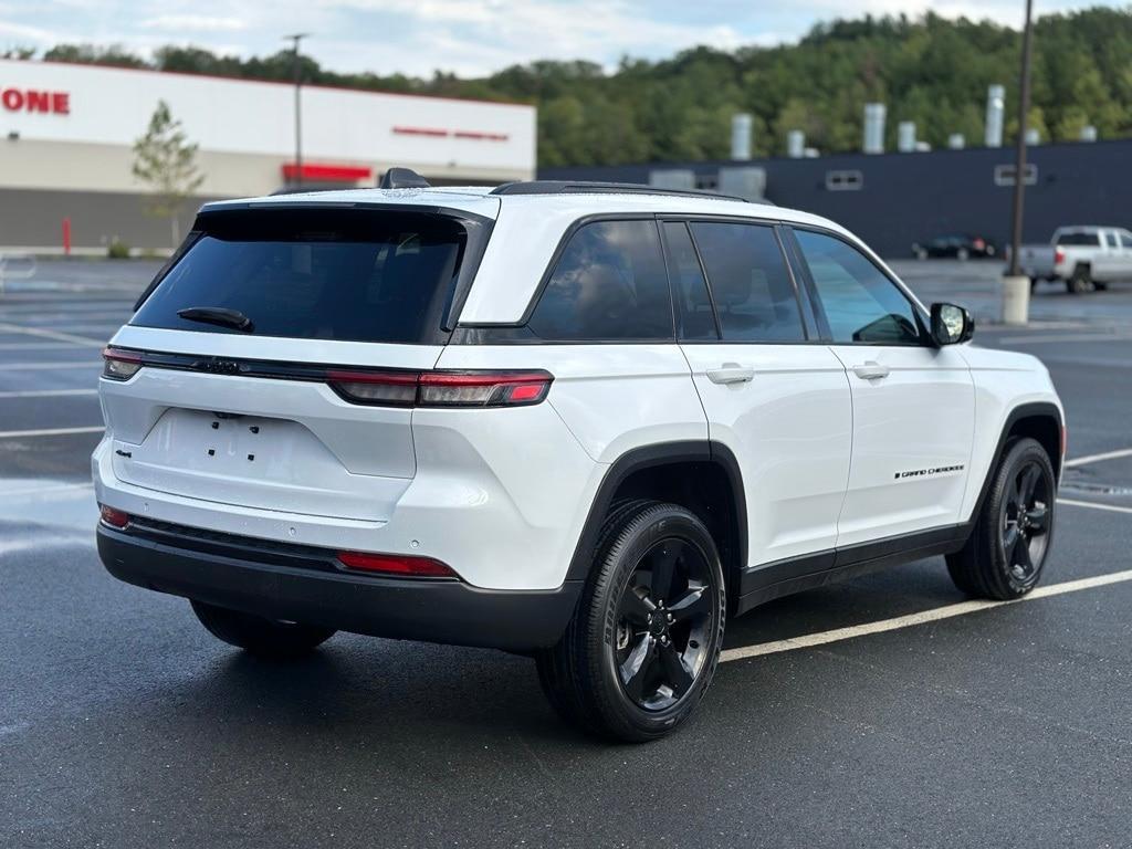 used 2024 Jeep Grand Cherokee car, priced at $33,400