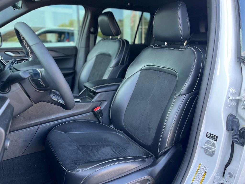 used 2024 Jeep Grand Cherokee car, priced at $34,950