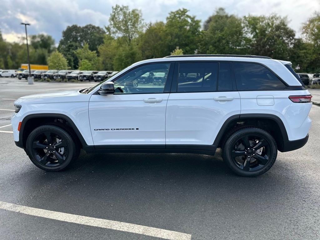 used 2024 Jeep Grand Cherokee car, priced at $33,400