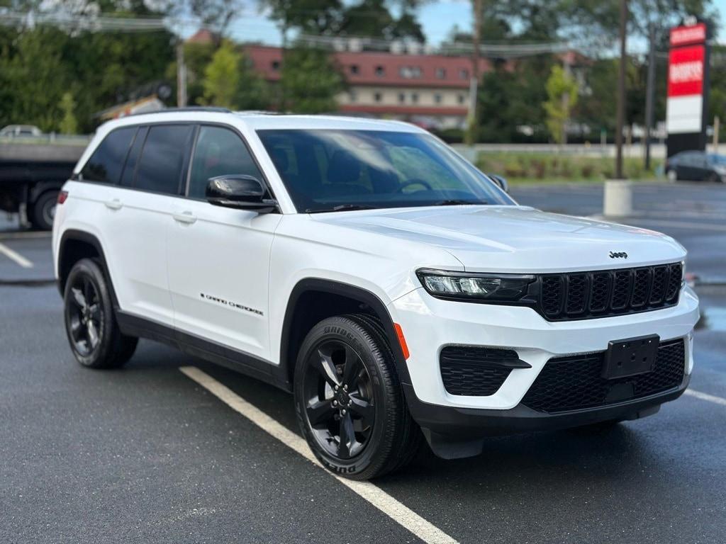 used 2024 Jeep Grand Cherokee car, priced at $33,400
