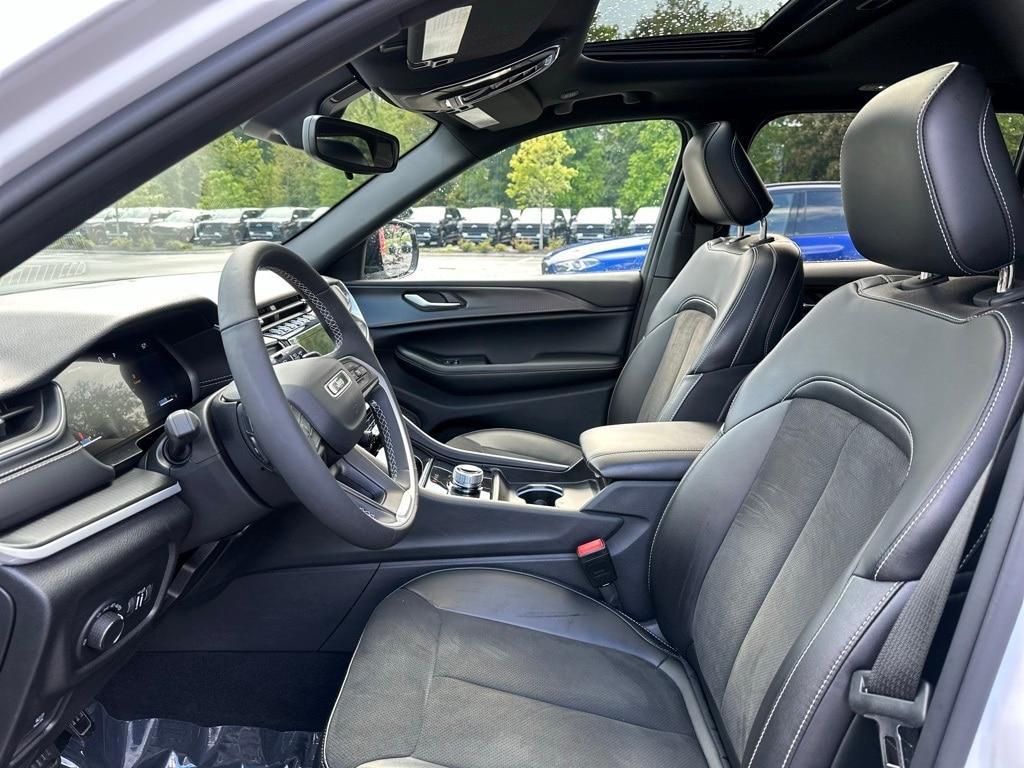 used 2024 Jeep Grand Cherokee car, priced at $33,400