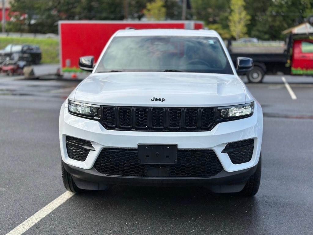 used 2024 Jeep Grand Cherokee car, priced at $33,400