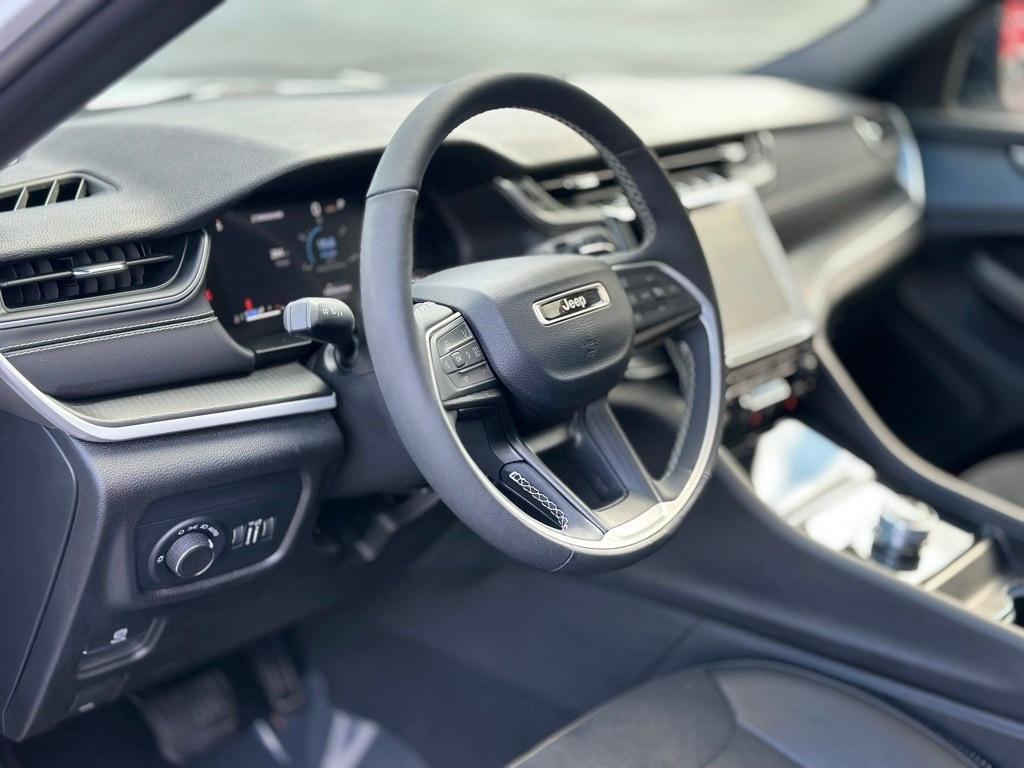 used 2024 Jeep Grand Cherokee car, priced at $33,400