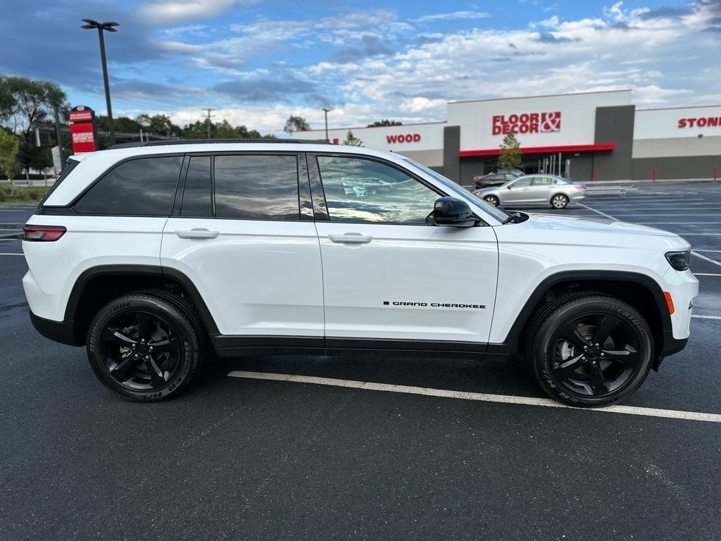 used 2024 Jeep Grand Cherokee car, priced at $33,400