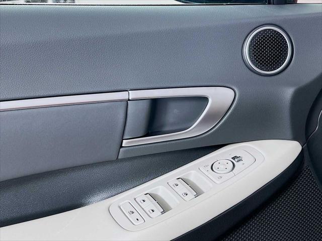 new 2025 Hyundai Sonata Hybrid car, priced at $32,076