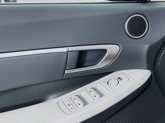new 2025 Hyundai Sonata Hybrid car, priced at $32,086