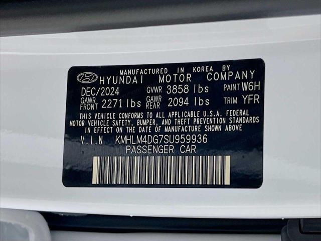 new 2025 Hyundai Elantra car, priced at $24,462