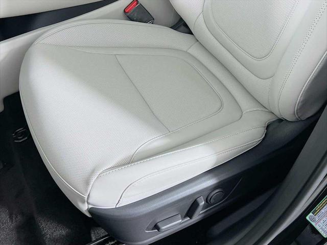 new 2025 Hyundai TUCSON Hybrid car, priced at $37,238