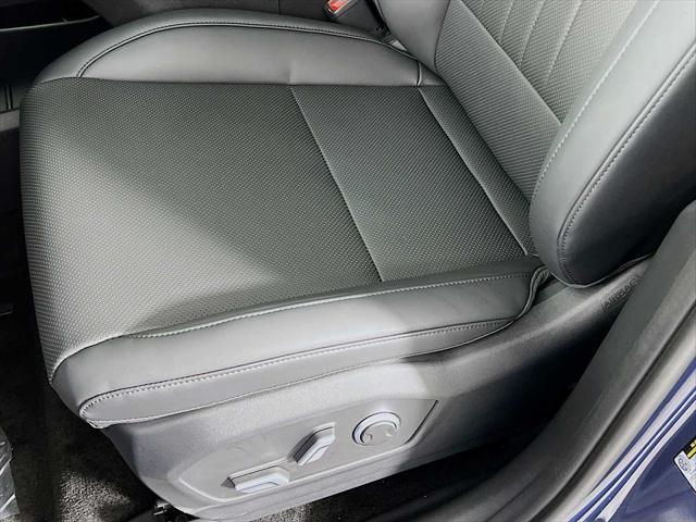 new 2025 Hyundai Santa Fe car, priced at $40,322