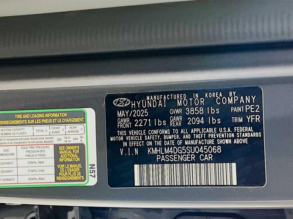 new 2025 Hyundai Elantra car, priced at $23,923