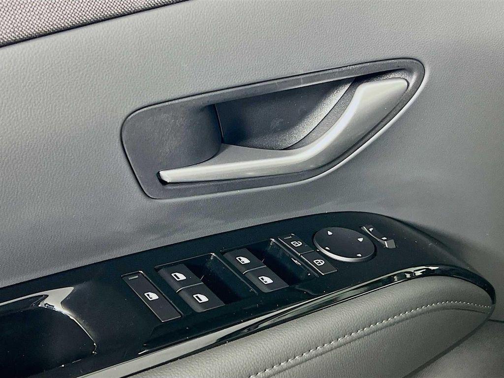new 2025 Hyundai TUCSON Hybrid car, priced at $43,570